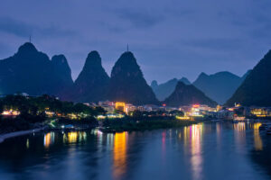 foto de yangshuo por la noche